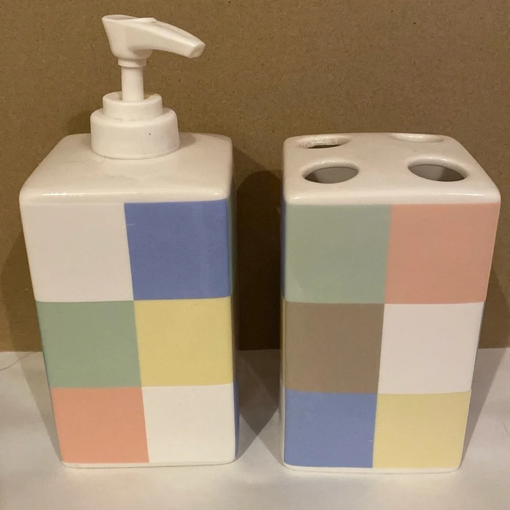 🌟MARTHA STEWART: Soap Dispenser & Tooth Brush Holder Set- Tile Design